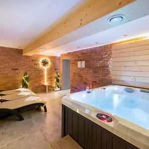  Apartahotel Jarosta & Spa, Ac -free Parking
